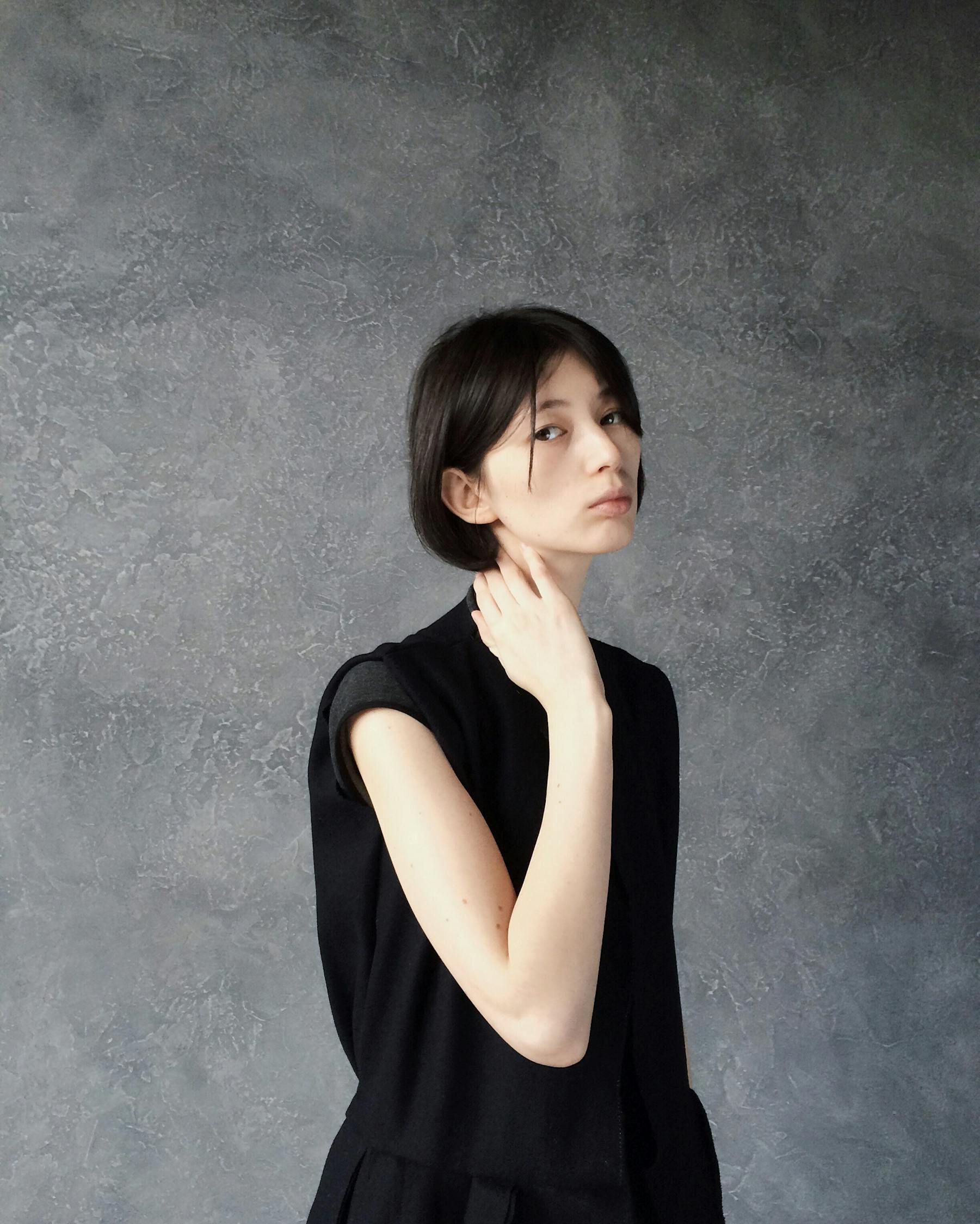 探索時尚前沿，2017年女性短發(fā)流行趨勢與發(fā)型設(shè)計